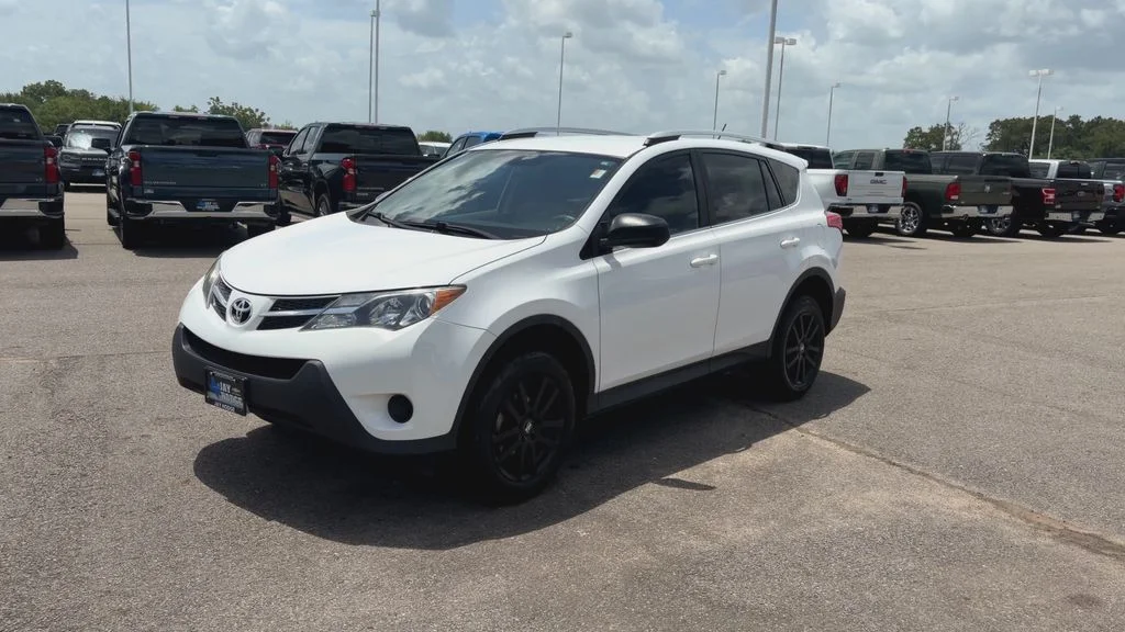 Used 2013 White Toyota LE image 4