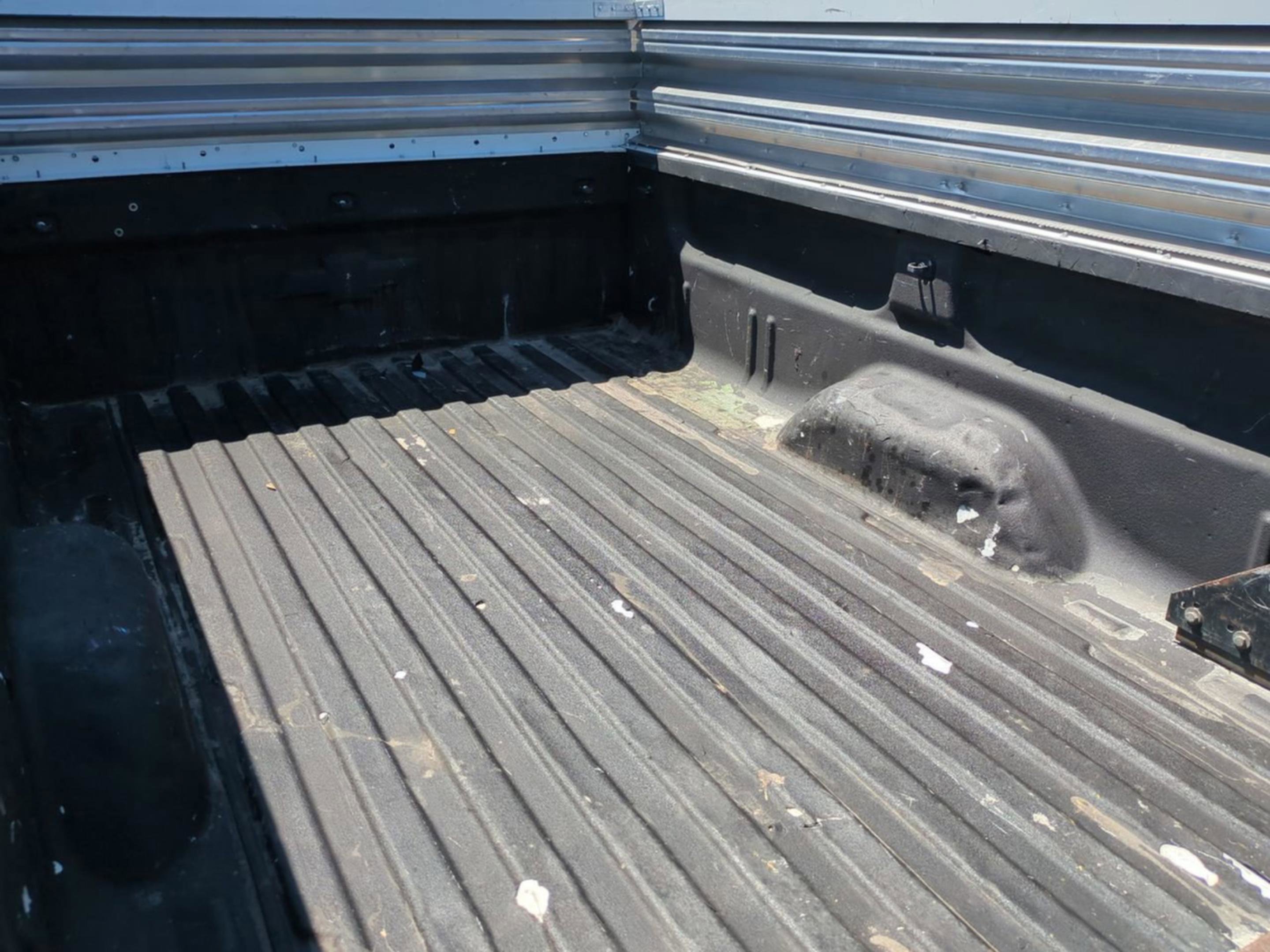 Used 2016 Summit White Chevrolet Work Truck image 15