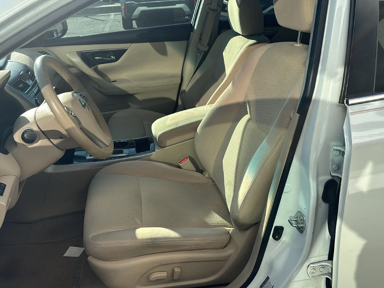 Used 2014 Pearl White Nissan 2.5 SV image 18