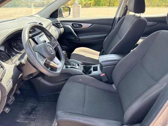 Used 2020 Gray Nissan S image 9