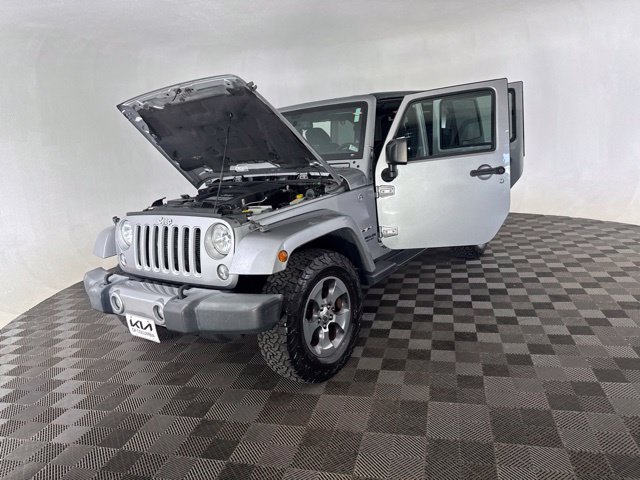 Used 2016 Silver Jeep Unlimited Sahara image 15