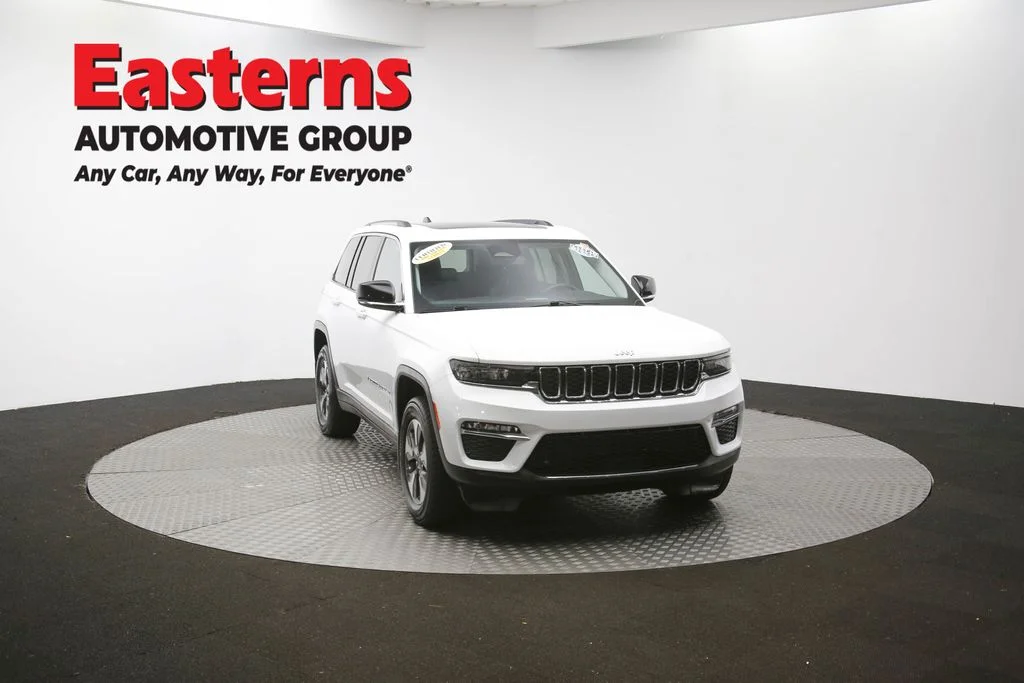 Used 2022 White Jeep 4xe image 46