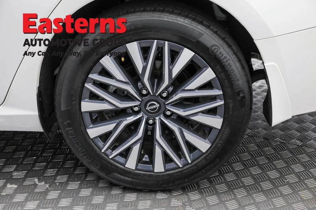 Used 2024 White Nissan 2.5 SV image 33