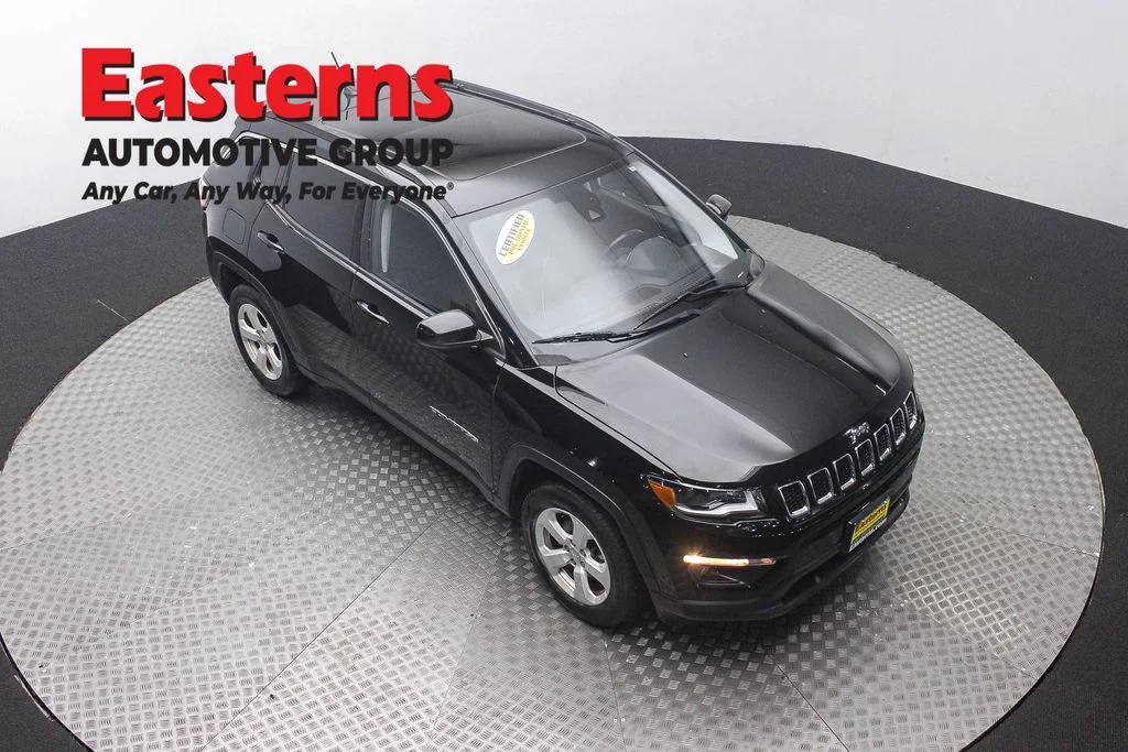 Used 2018 Black Jeep Latitude image 3