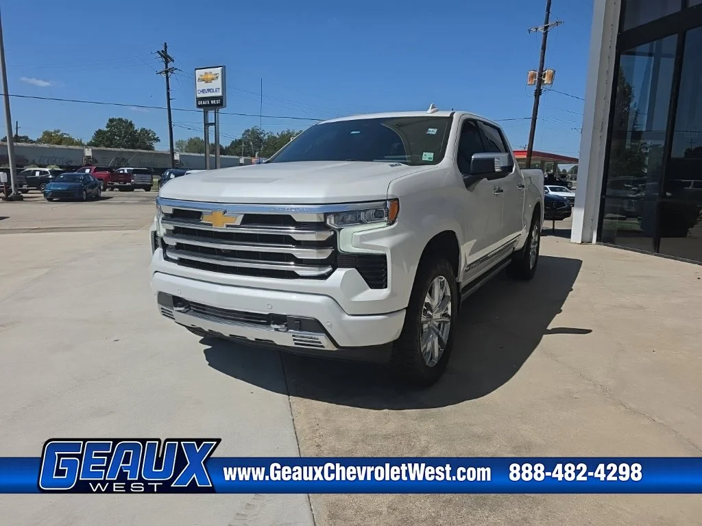 Used 2023 Beige Chevrolet High Country image 3