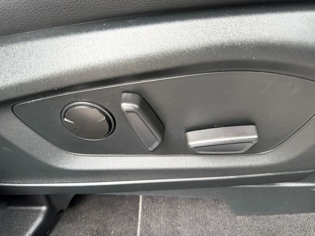Used 2022 Agate Black Metallic Ford ST-Line image 40