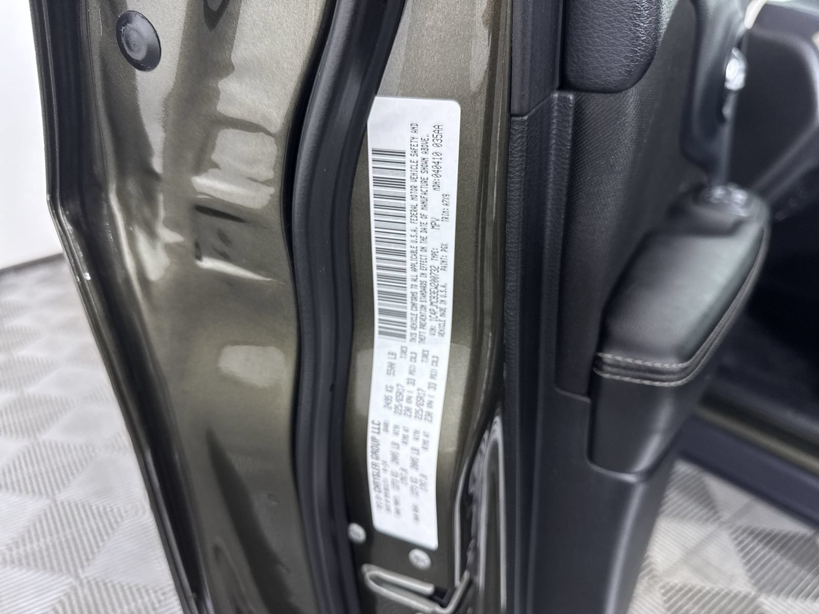 Used 2014 Eco Green Pearlcoat Jeep Latitude image 18