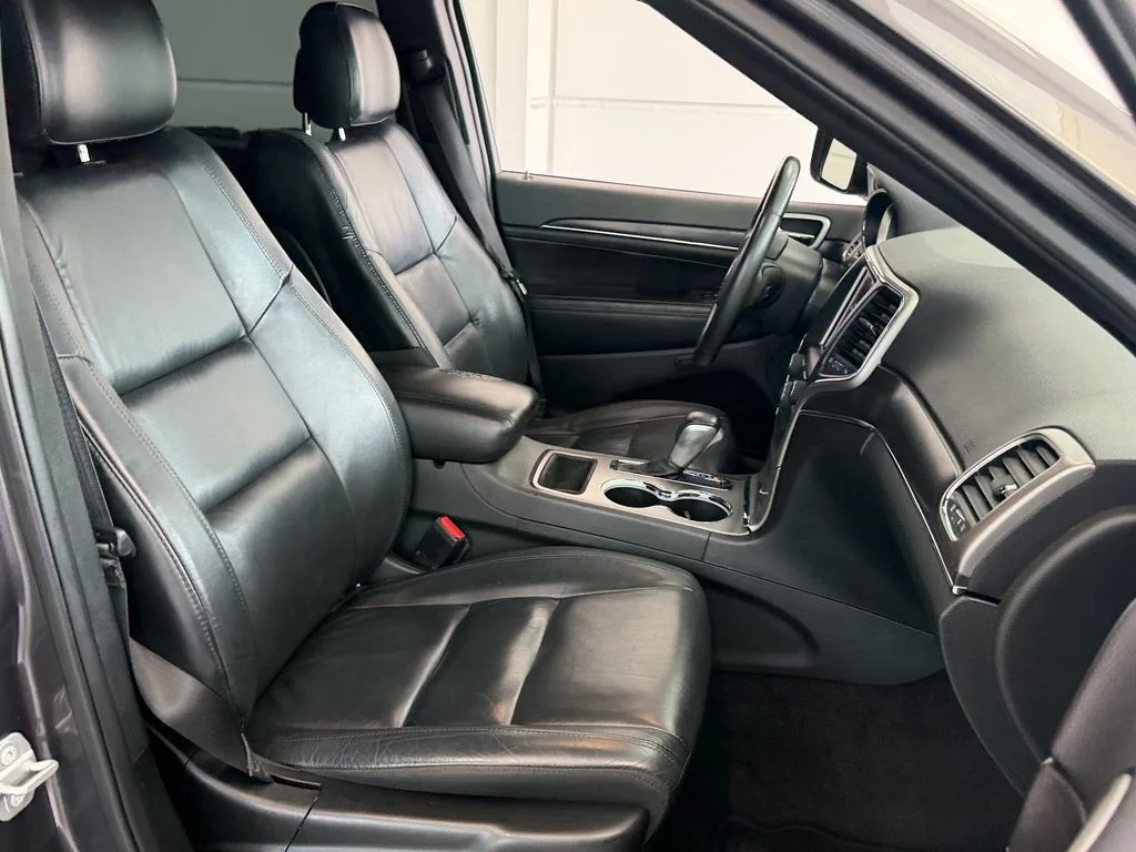 Used 2018 Gray Jeep Limited image 19