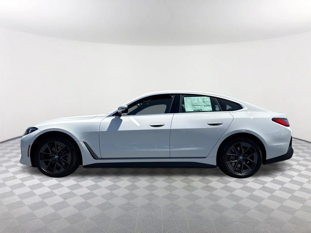 New 2026 White BMW eDrive40 image 3