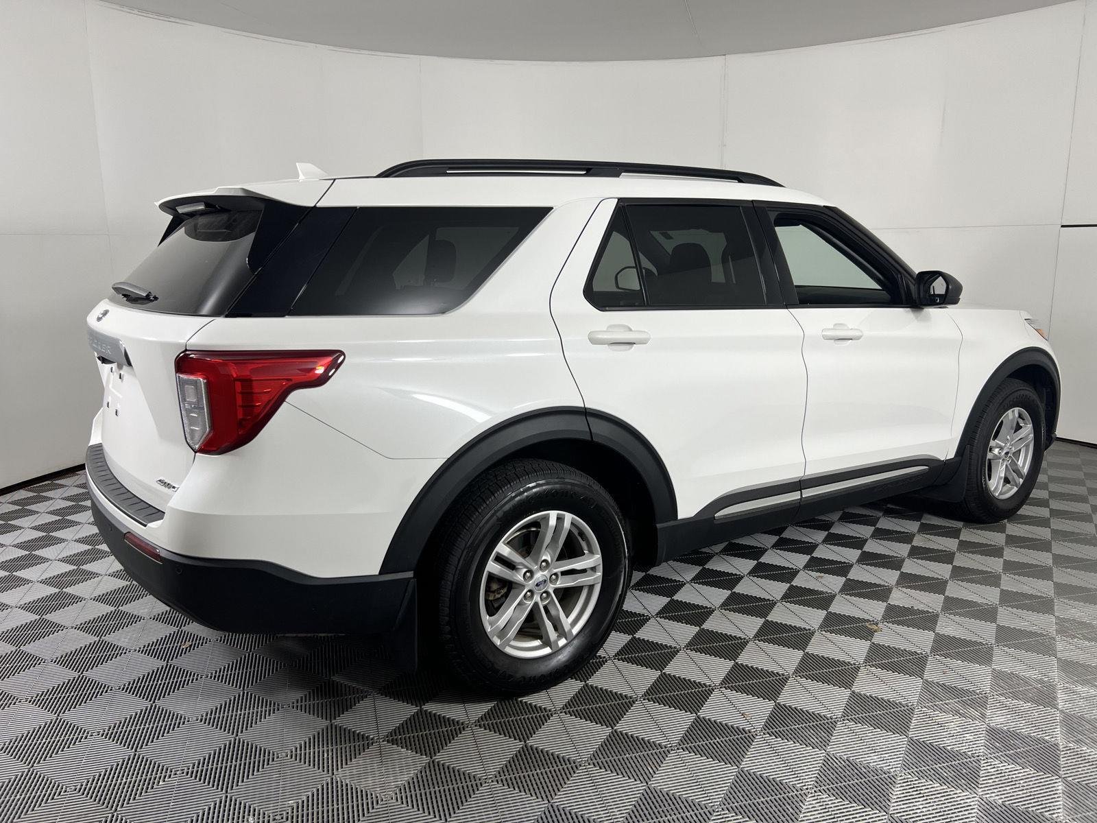 Used 2022 White Metallic Ford XLT image 10