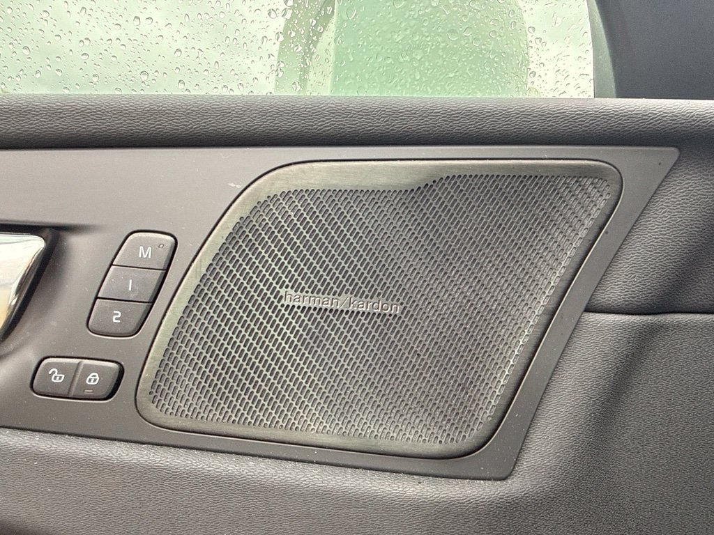 Used 2019  Volvo T5 Inscription image 18