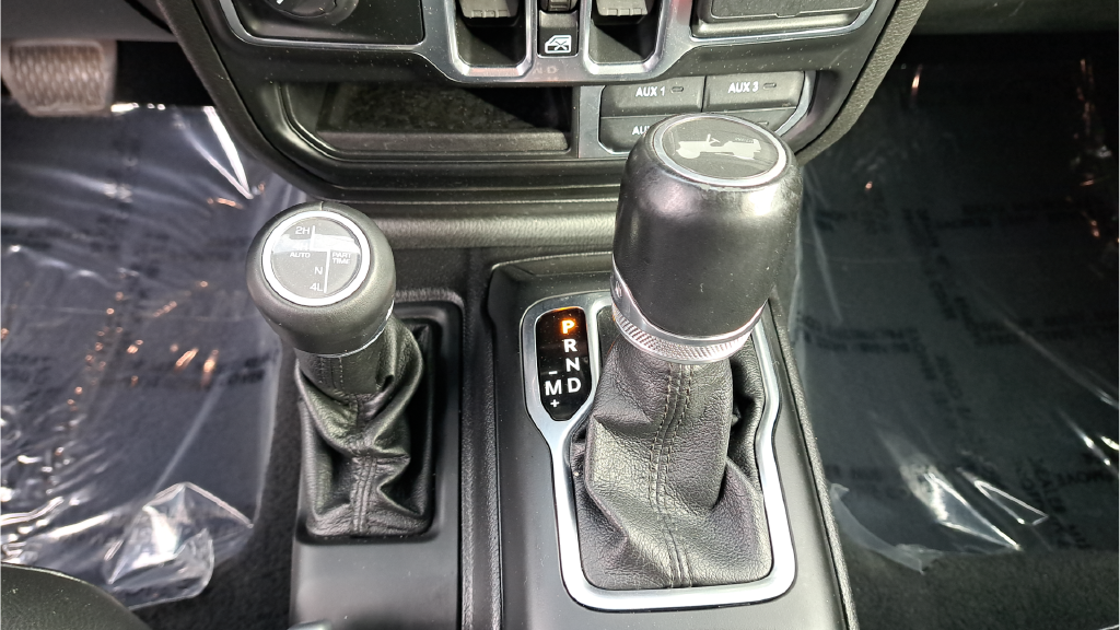 Used 2020 Black Jeep Unlimited Sahara Altitude image 22