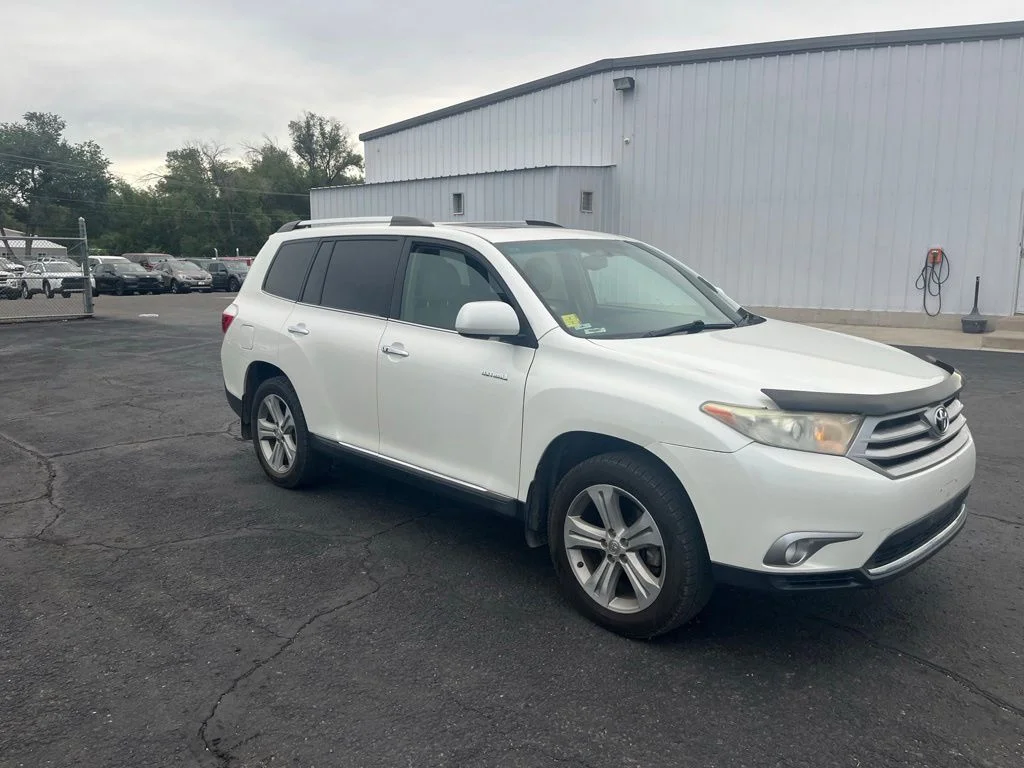Used 2012 Blizzard Pearl Toyota Limited image 1
