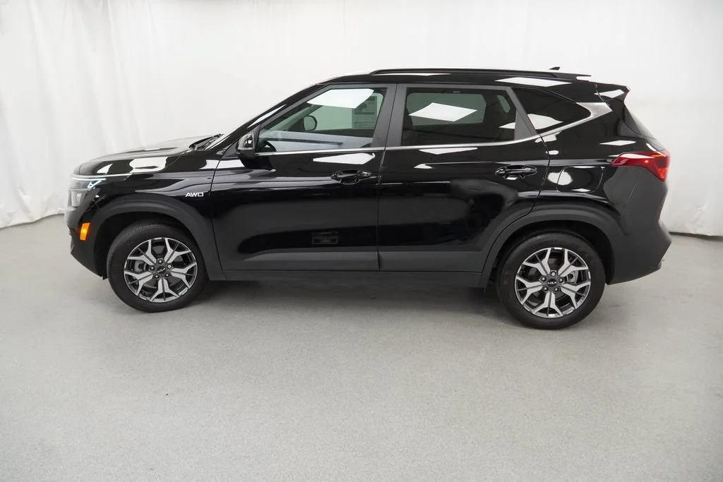 Used 2023 Black Kia EX image 40