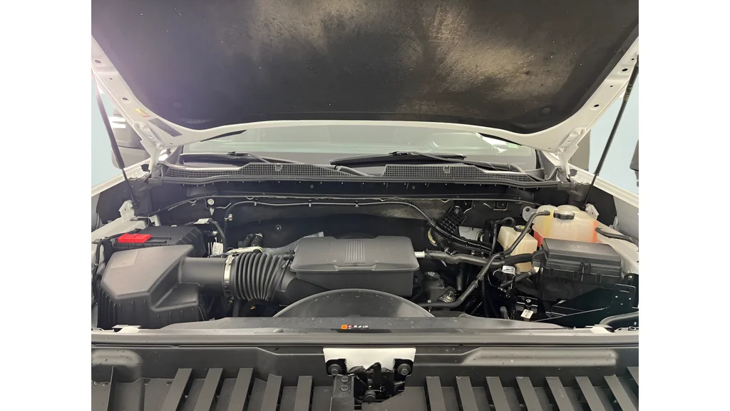 Used 2025 White Chevrolet LT image 20