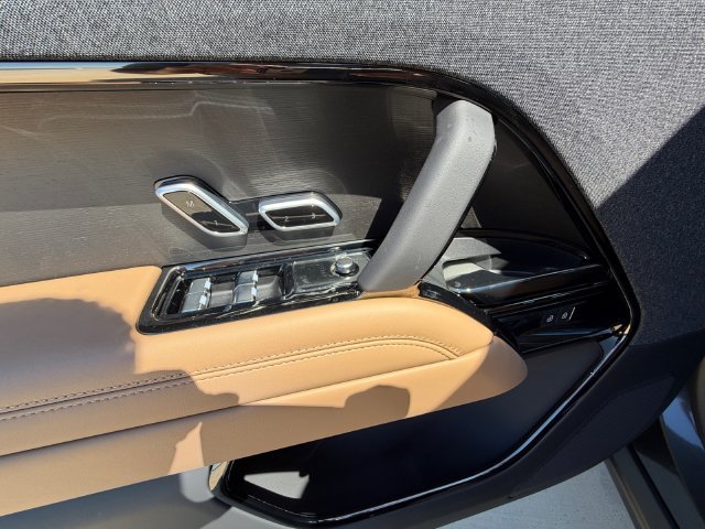 New 2027 Carpathian Grey Land Rover SE image 11