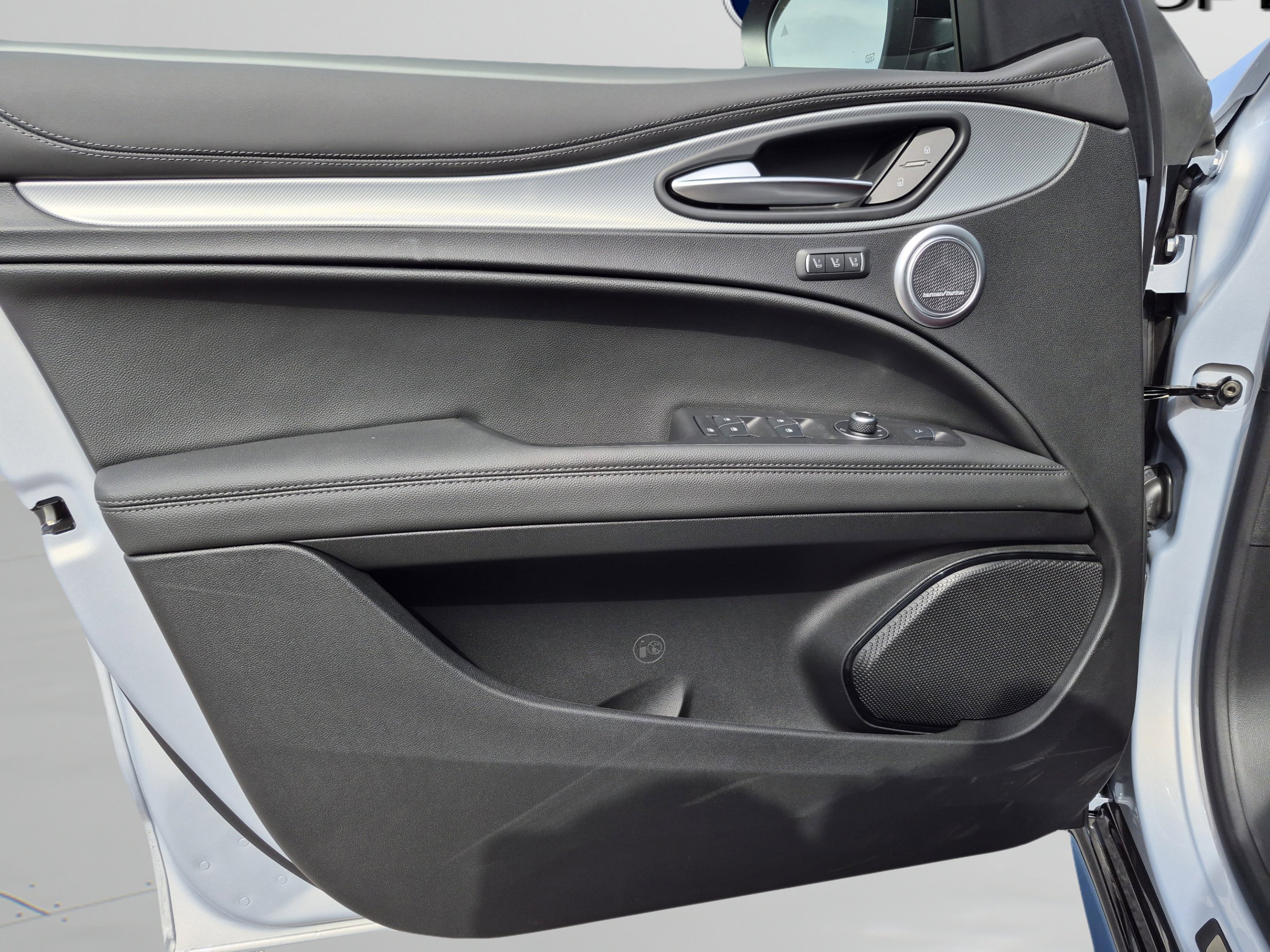 New 2026 Moonlight Gray Metallic Alfa Romeo  image 14