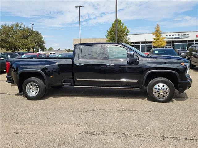 Used 2026 Black Chevrolet High Country 4x4 Crew Cab 8 ft. box 172 in. WB DRW image 4