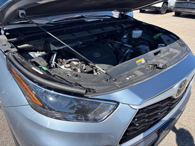 Used 2023 Moon Dust Toyota XLE image 18