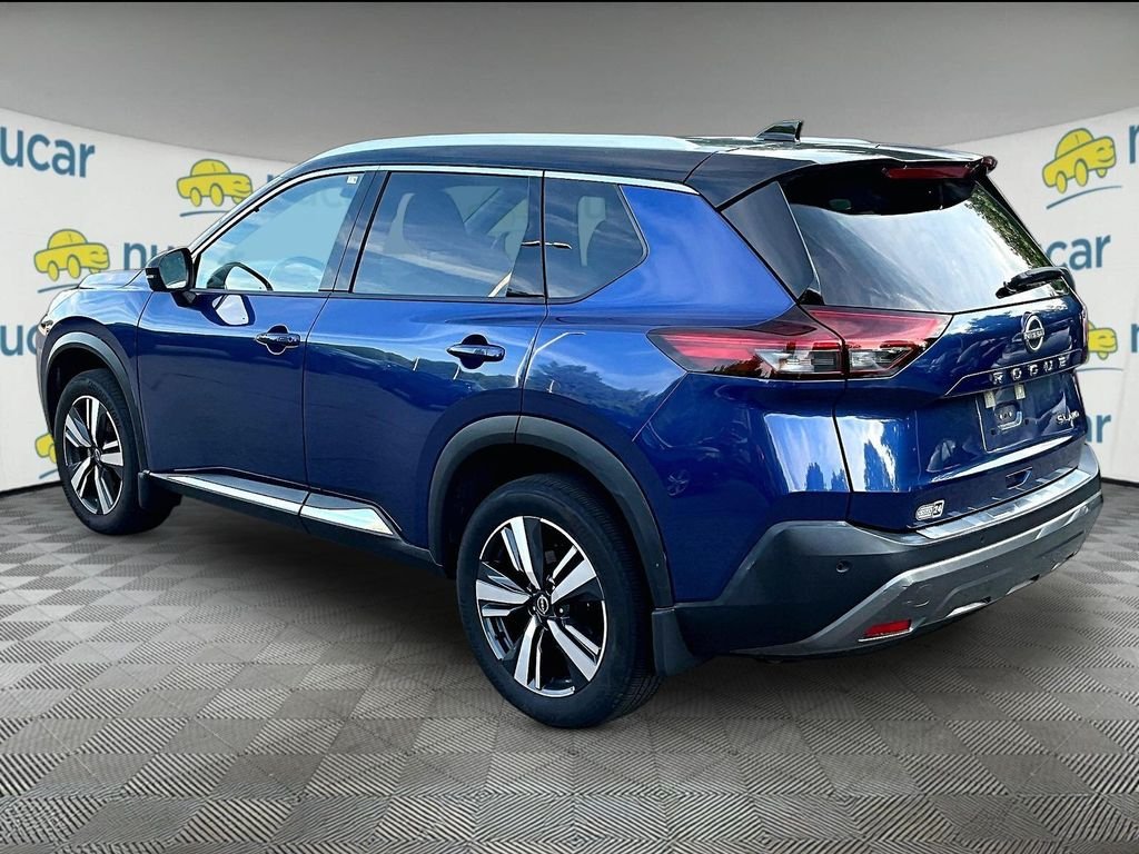 Used 2023 Blue Nissan SL image 5