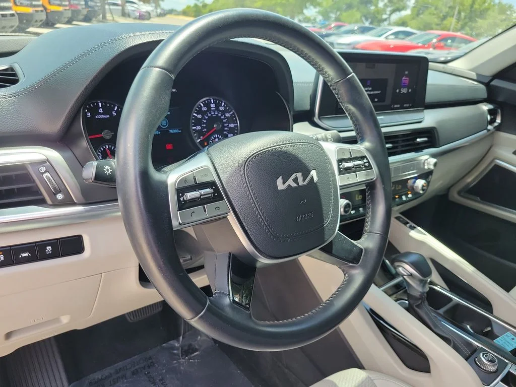 Used 2022 Glacial White Pearl Kia S image 16