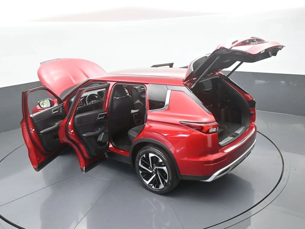 Used 2024 Red Mitsubishi SE Black Edition image 61