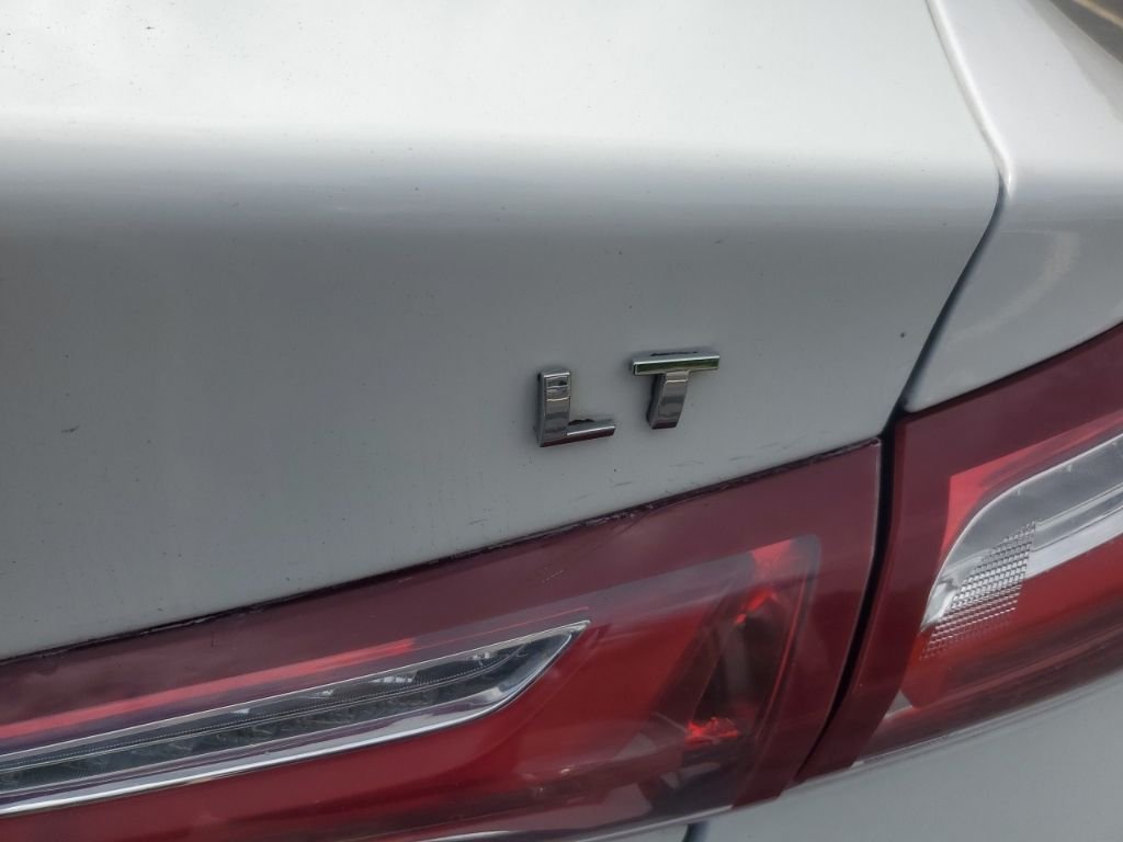 Used 2019 White Chevrolet LT image 5