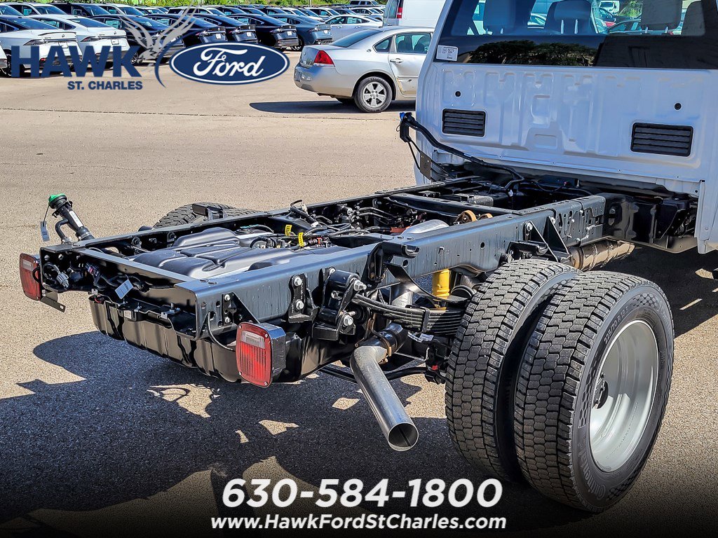 New 2026 Oxford White Ford F-450® XL image 6