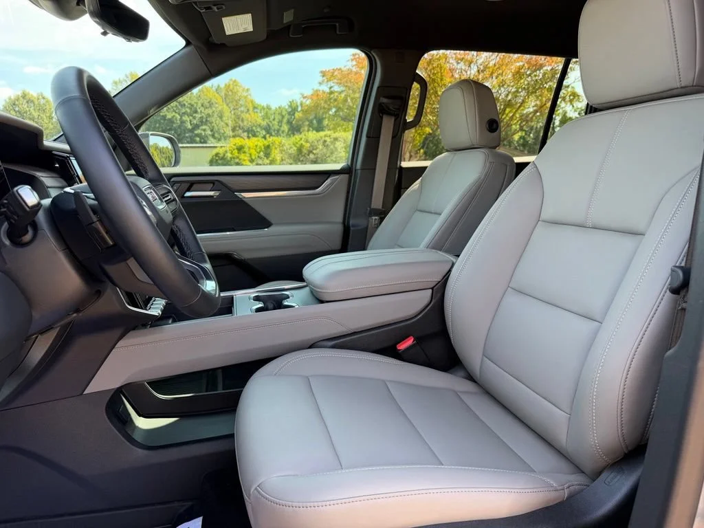 New 2026 Sterling Metallic GMC Elevation image 19