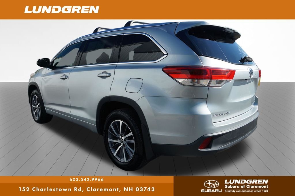 Used 2018 Silver Toyota XLE image 42
