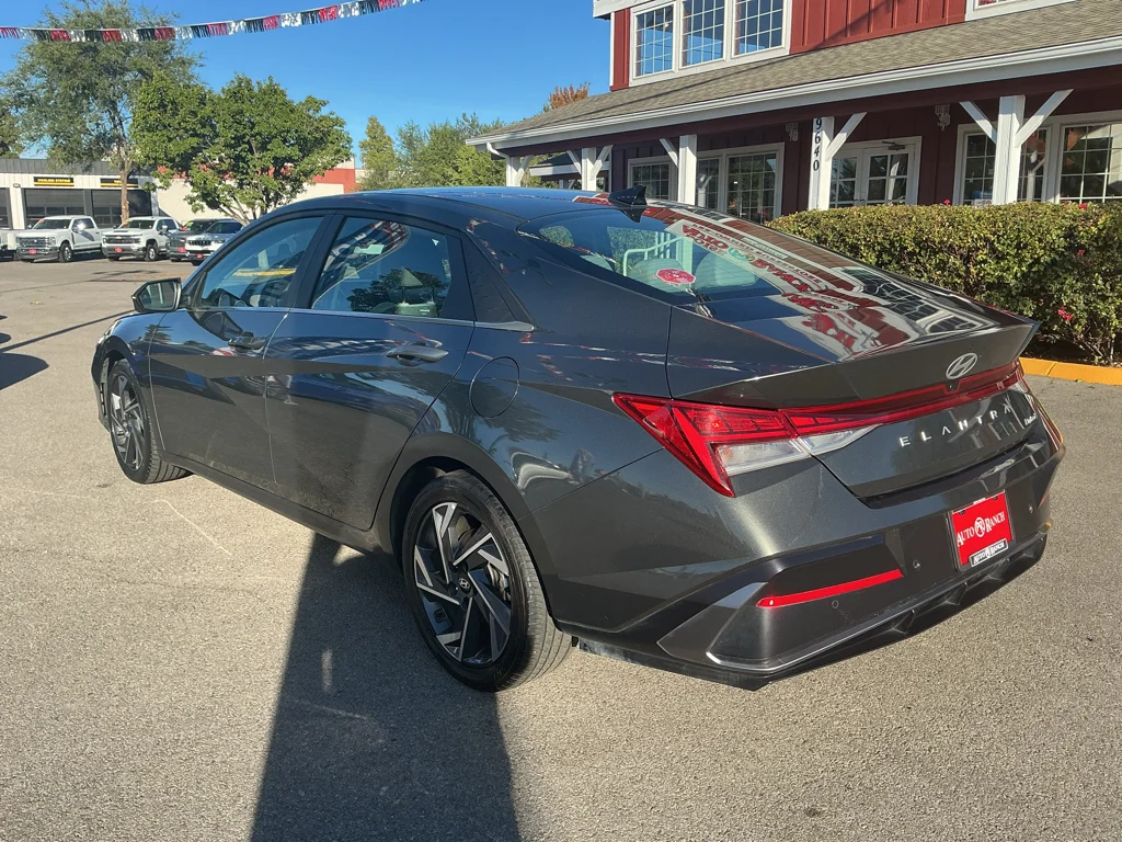 Used 2024 Amazon Gray Hyundai Limited image 7