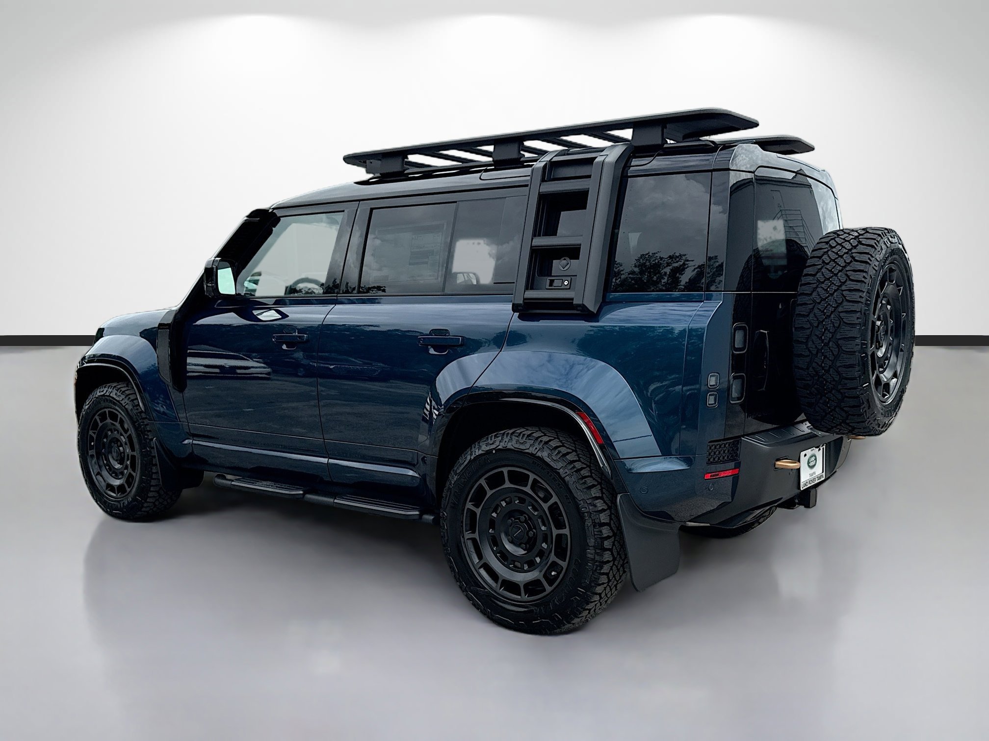 New 2026 Sargasso Blue Land Rover OCTA image 3
