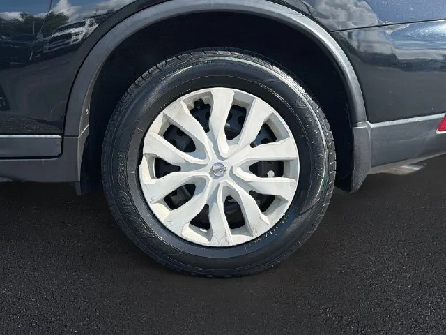 Used 2019 Black Nissan S image 29