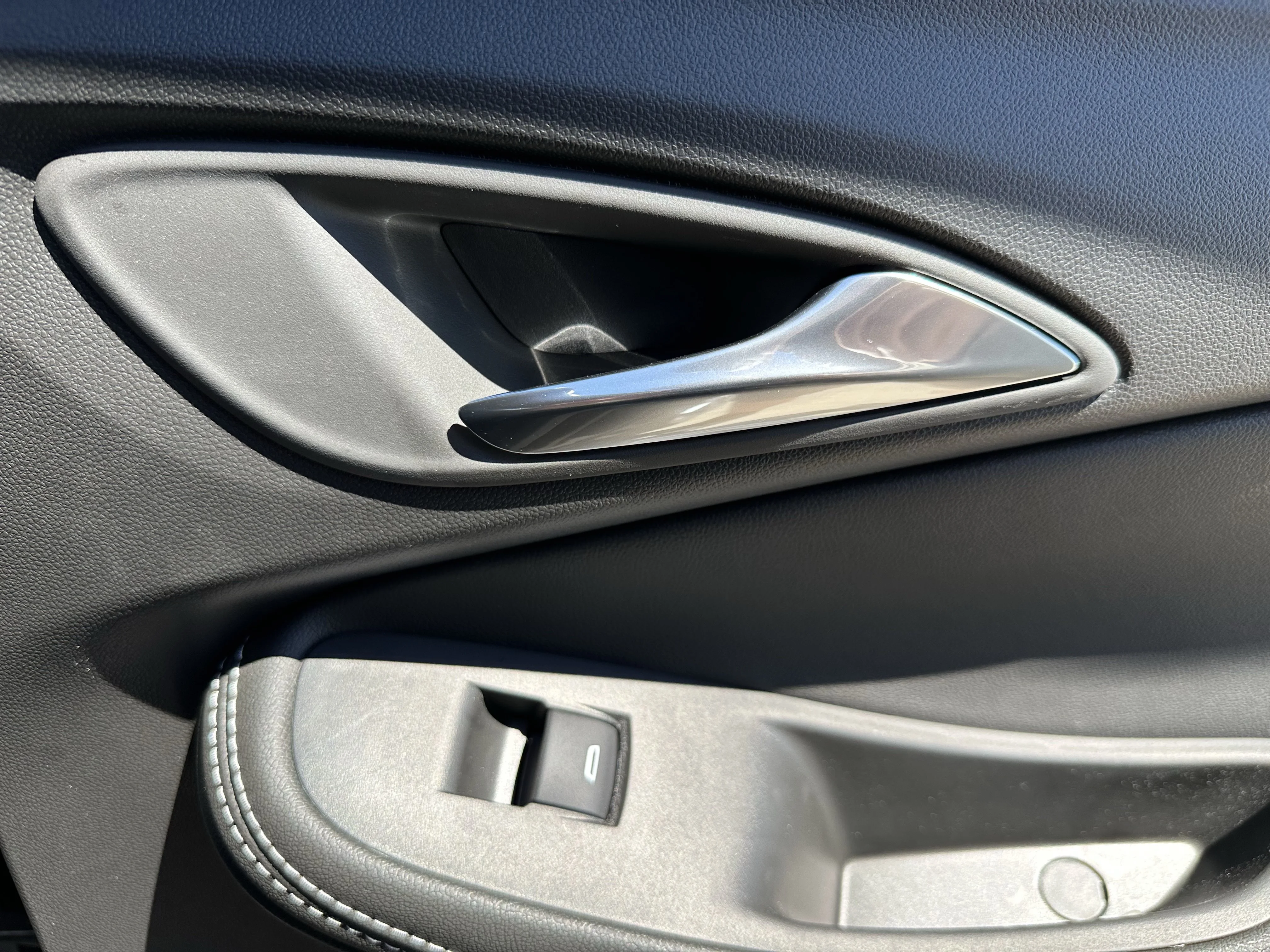 New 2026 Ebony Twilight Metallic Buick Avenir image 21