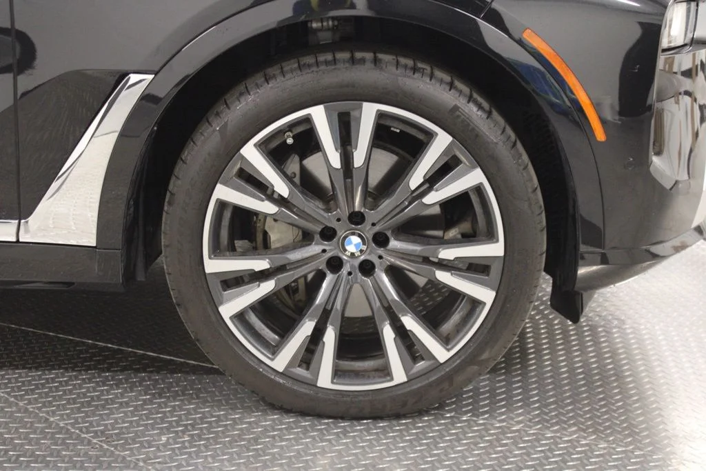 Used 2024 Black BMW xDrive40i image 12