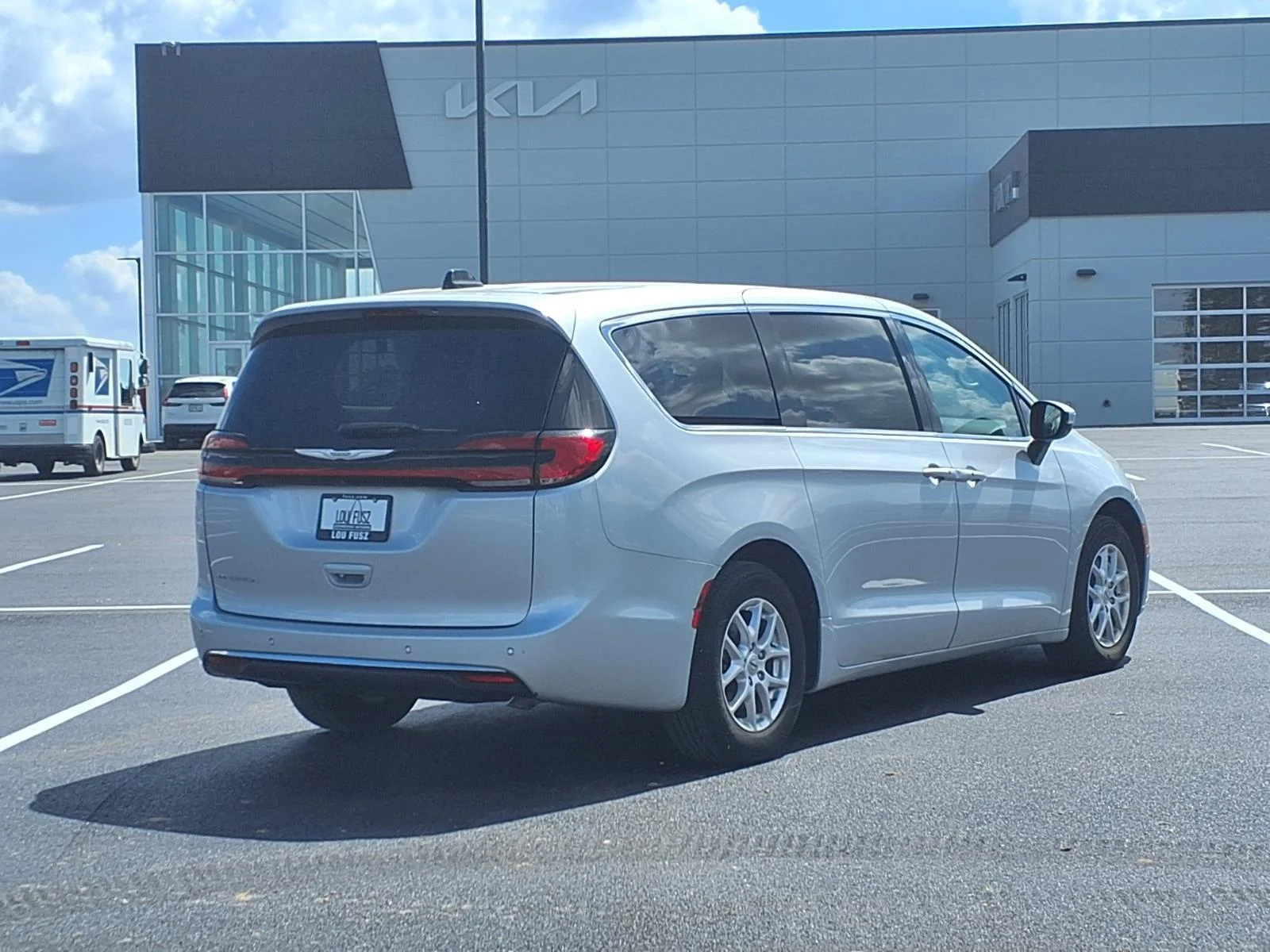 Used 2023 Silver Mist Clearcoat Chrysler Touring L image 33