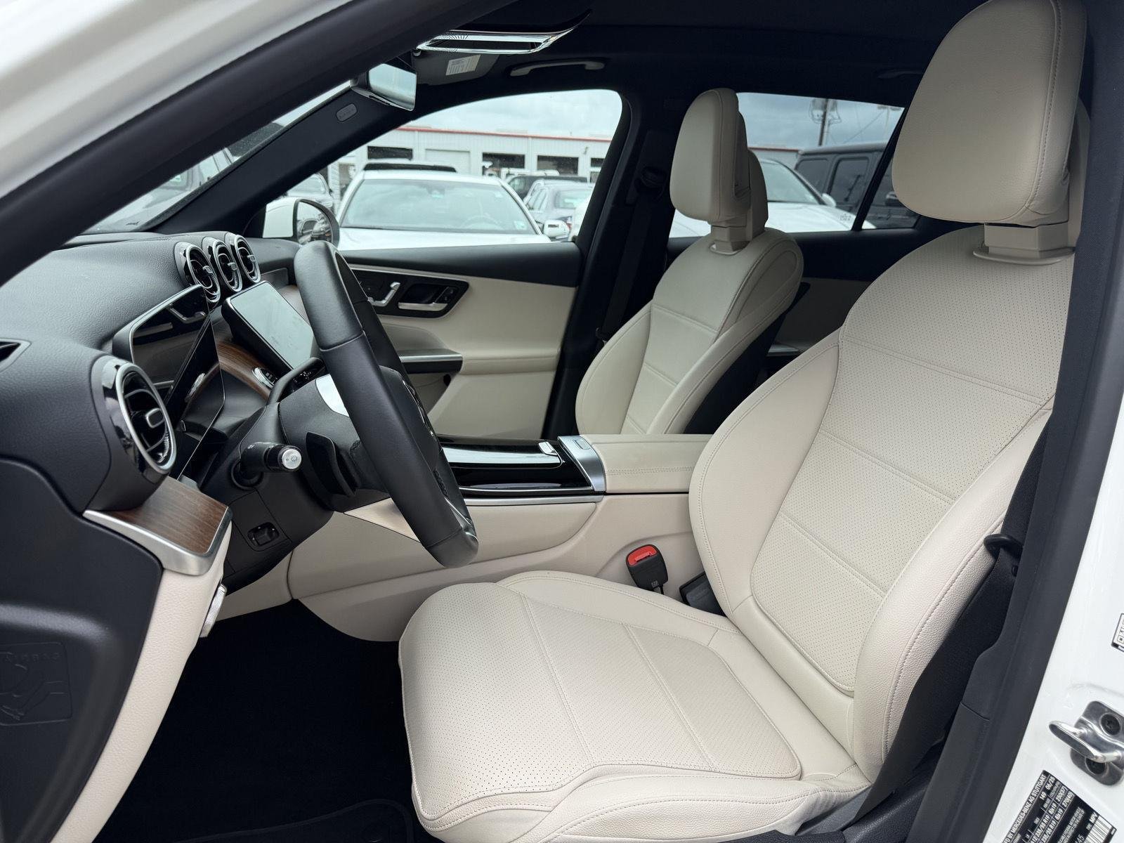 Certified Used 2026 Polar White Mercedes-Benz GLC 300 image 8