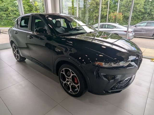 New 2025 Alfa Black Exterior Paint Alfa Romeo Base image 5