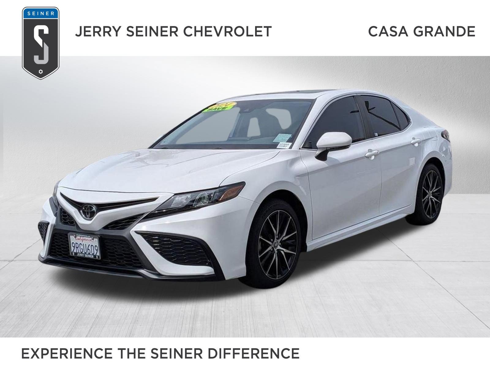 Used 2024 Ice Toyota SE image 1