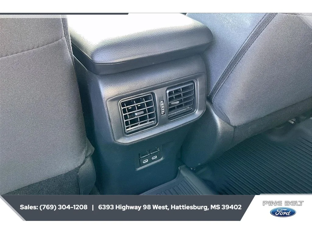 2024 Toyota RAV4 XLE - Photo 25