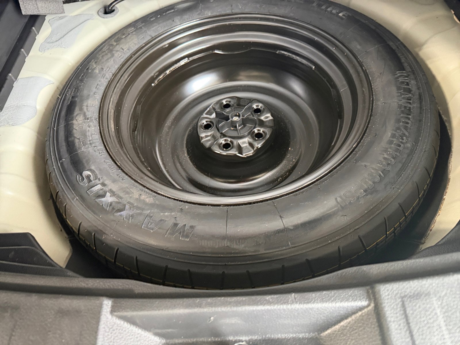 Used 2019 Glacier White Nissan SV image 37
