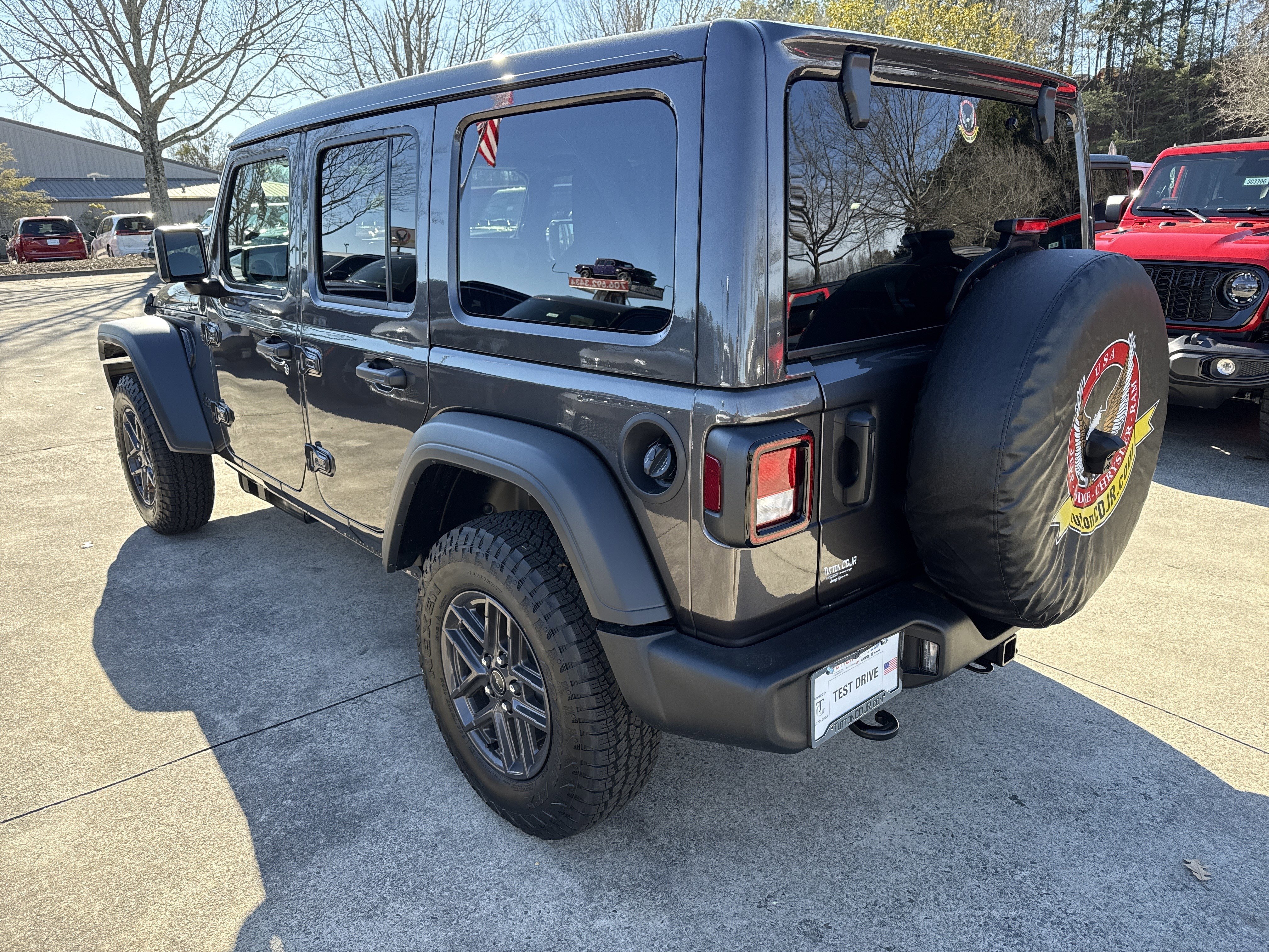 New 2026 Granite Crystal Metallic Clear-Coat Exterior Paint Jeep Sport S image 5