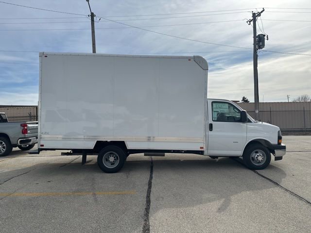 New 2025 Summit White Chevrolet 1WT image 4