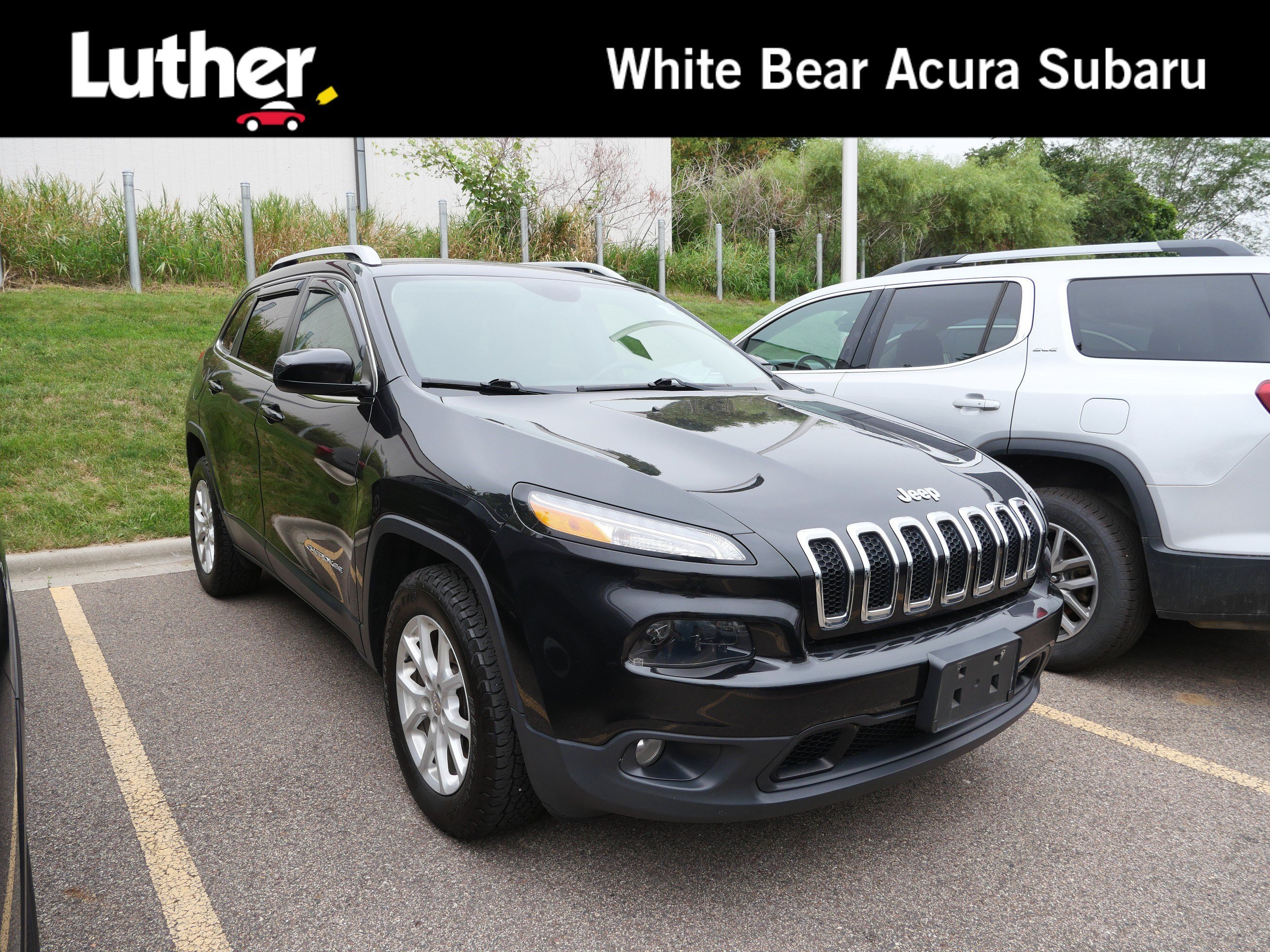 Used 2016 Brilliant Black Crystal Pearlcoat Jeep Latitude image 1