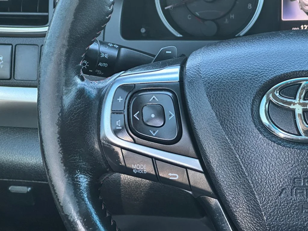 Used 2016 Silver Toyota SE image 19