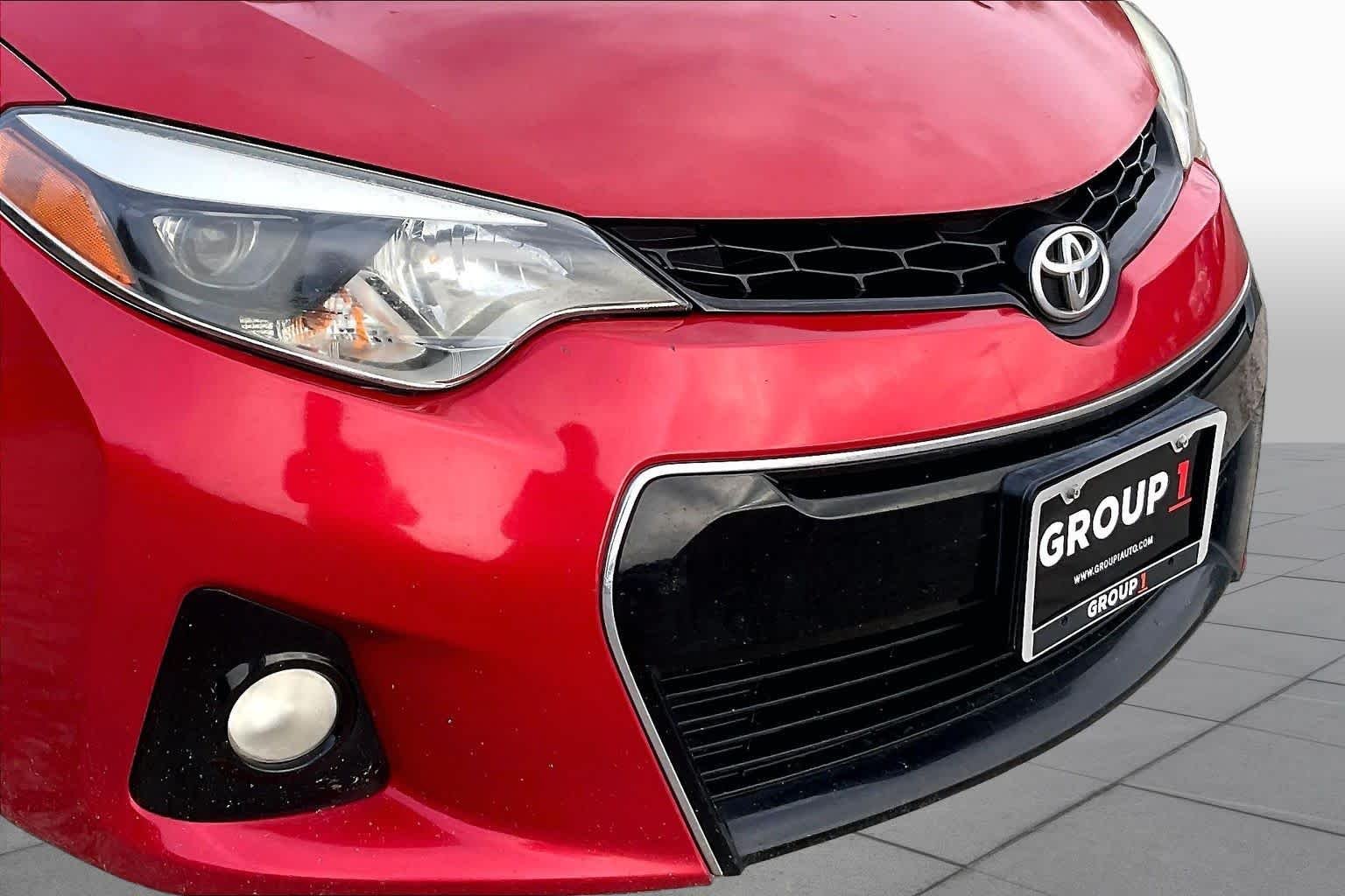 Used 2015 Barcelona Red Metallic Toyota S Plus image 29