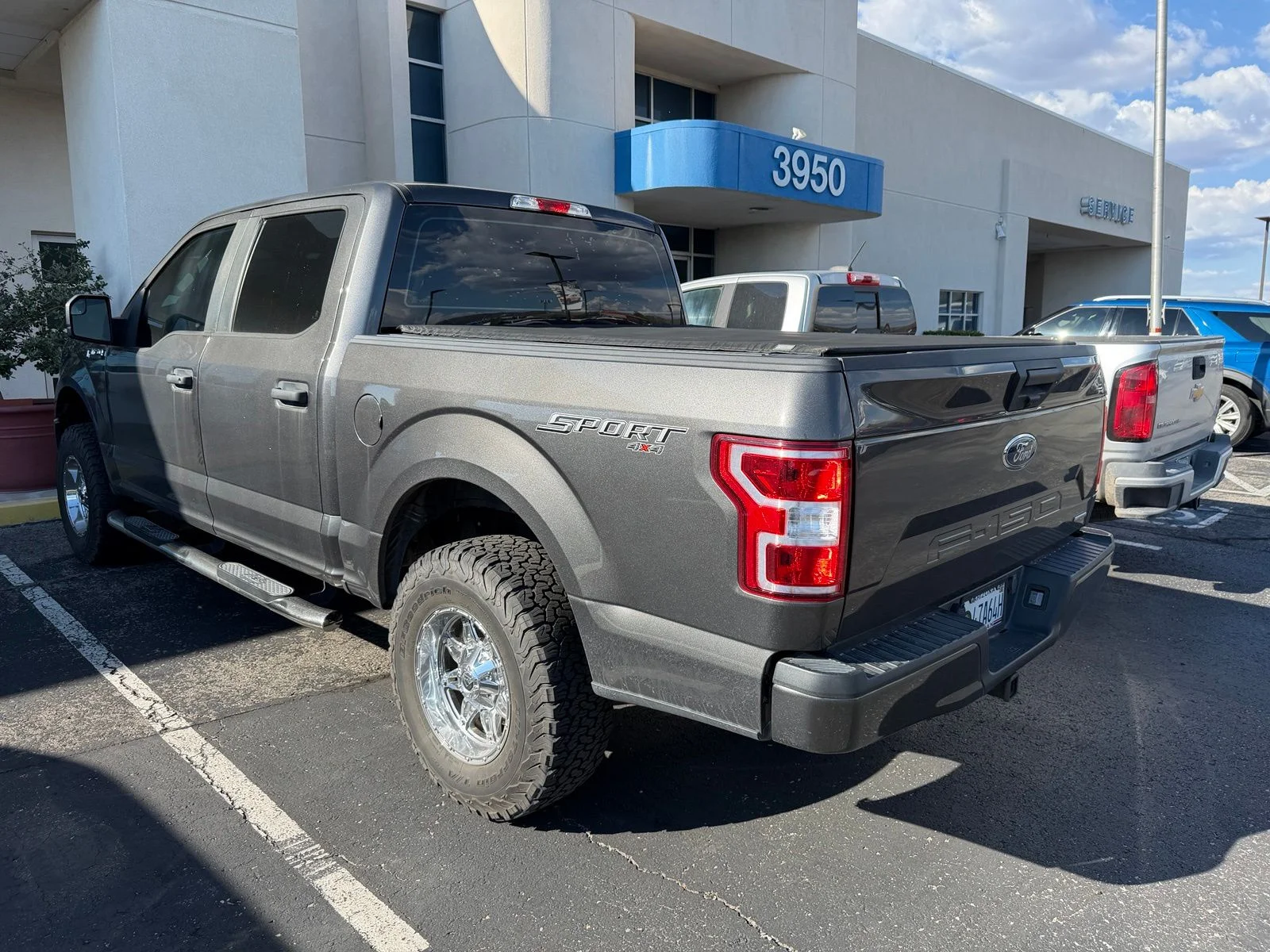 Used 2020 Magnetic Ford XL image 6