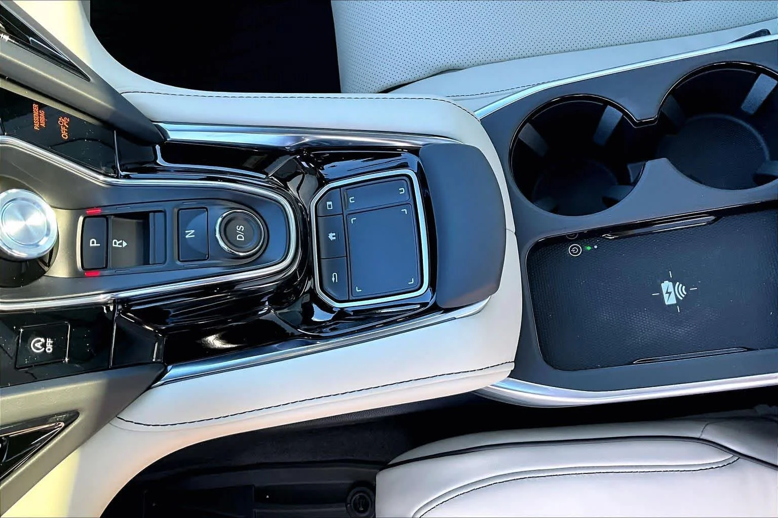 View vehicle photo 7