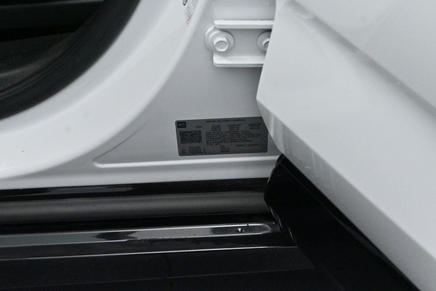 Used 2024 Summit White Buick Sport Touring image 33