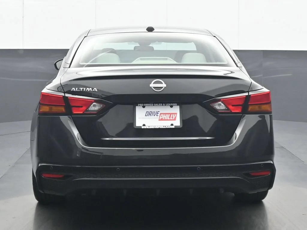 Used 2025 Black Nissan 2.5 SV image 5